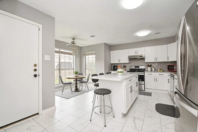 3310 Continental Dr in Missouri City, TX - Building Photo - Building Photo