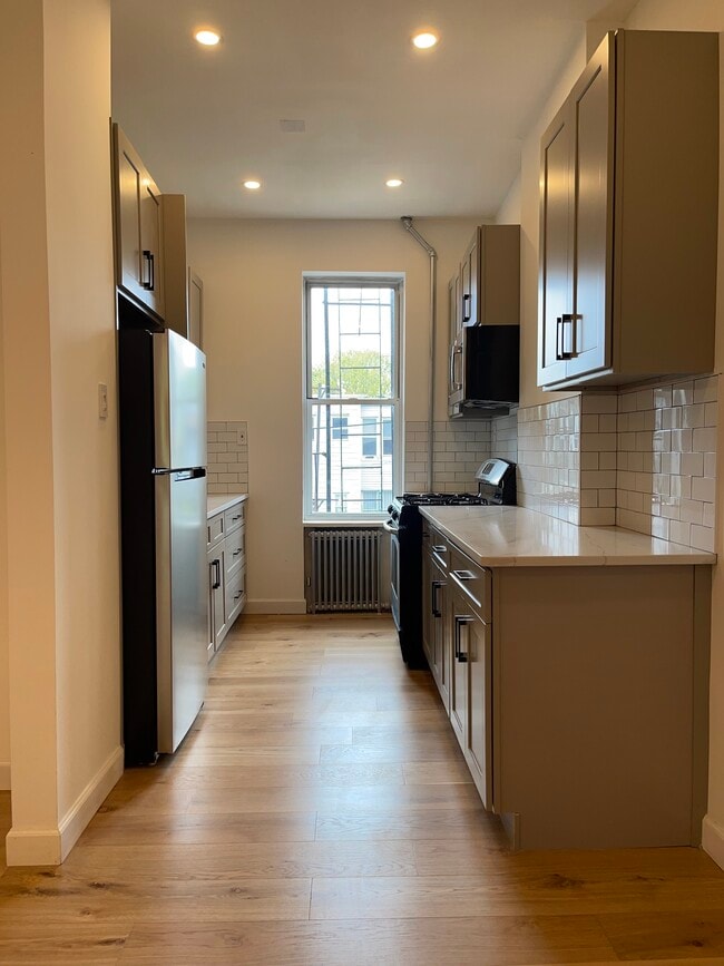 1813 Linden St, Unit 2