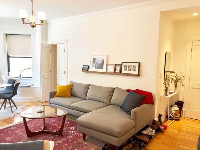 247 Newbury St, Unit 2R