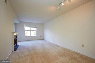 1625 International Dr in McLean, VA - Building Photo - Building Photo