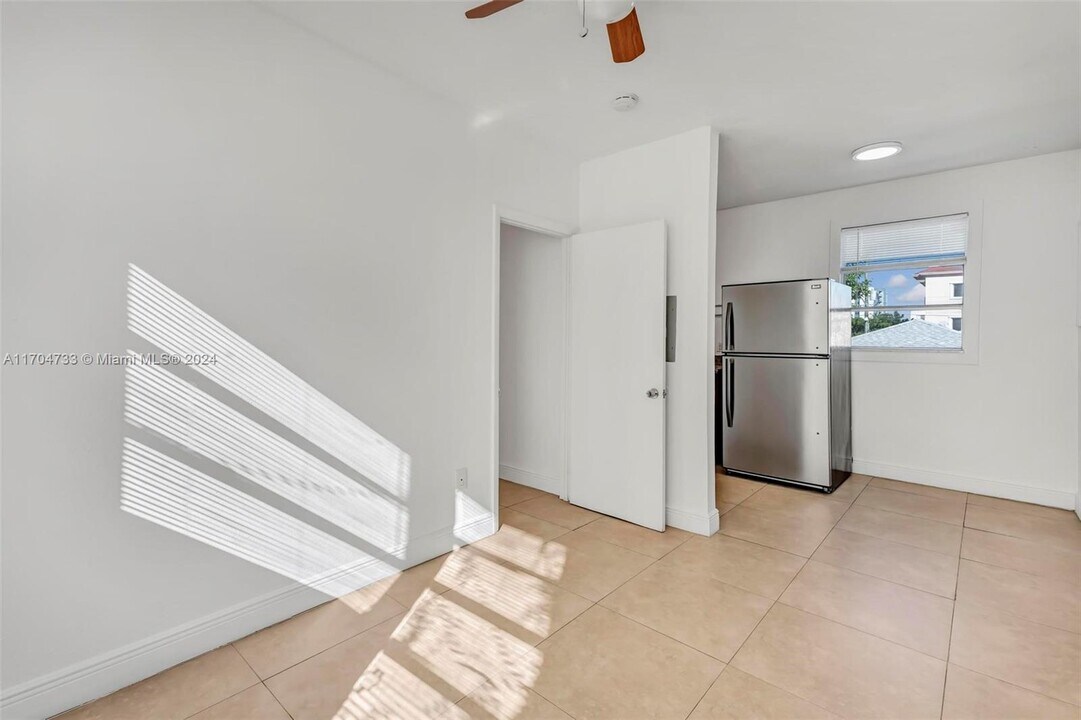 1060 SW 2nd St-Unit -3 in Miami, FL - Building Photo
