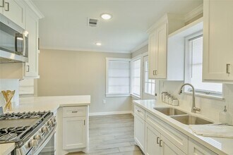 309 S Magnolia St in Tomball, TX - Building Photo - Building Photo