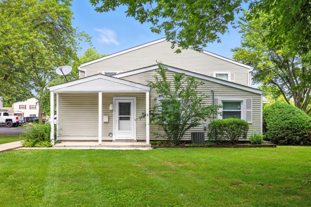 195 Thomas Ct in Bartlett, IL - Building Photo