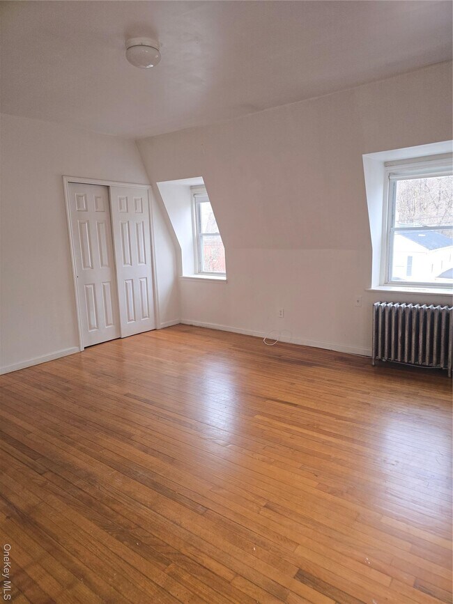 19 Elizabeth St in Port Jervis, NY - Foto de edificio - Building Photo