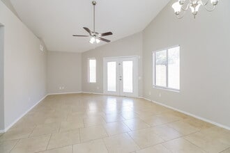 5066 W Mercury Way in Chandler, AZ - Building Photo - Building Photo