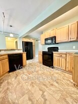 132 Middle St in Hadley, MA - Building Photo