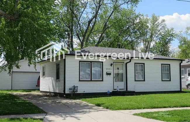 2023 Ave L in Council Bluffs, IA - Foto de edificio - Building Photo