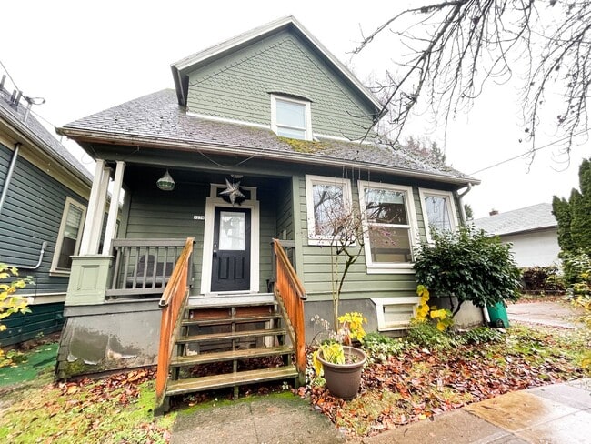 property at 3236 SE Yamhill St