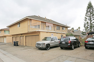 7271 Elk Cir in Huntington Beach, CA - Building Photo - Building Photo