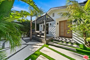 355 S Sycamore Ave in Los Angeles, CA - Building Photo