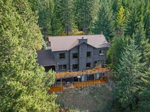 382 Blacktail Rd in Cocolalla, ID - Building Photo - Building Photo