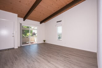 Apartments on Cabot Way in Napa, CA - Foto de edificio - Interior Photo