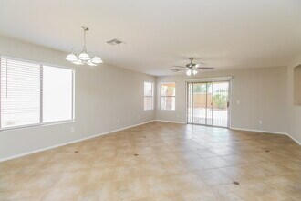 5743 E Flossmoor Cir in Mesa, AZ - Foto de edificio - Building Photo