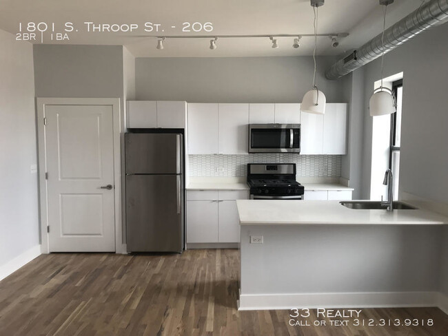 1801 S Throop St in Chicago, IL - Building Photo - Building Photo