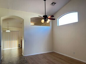 8150 N 112th Ave in Peoria, AZ - Building Photo - Building Photo