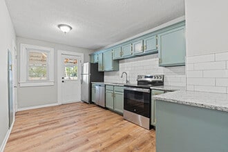 316 W Park St in Olathe, KS - Foto de edificio - Building Photo