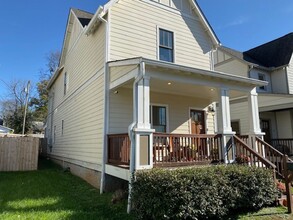 1113B Lischey Ave in Nashville, TN - Building Photo - Building Photo