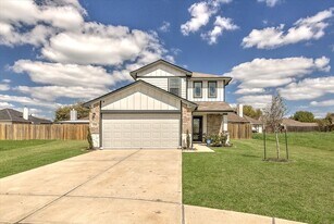 1228 Haverford Ln in Dayton, TX - Building Photo
