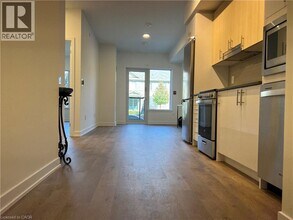5105 Hurontario St in Mississauga, ON - Building Photo - Building Photo
