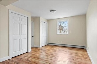 94 Japonica St in Pawtucket, RI - Building Photo - Building Photo