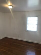 204 N Forbes St in La Grange, NC - Foto de edificio - Building Photo