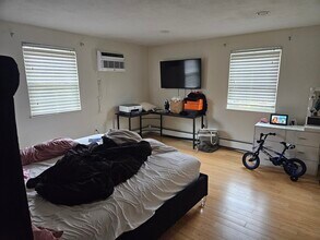 16 Williamsburg Ct in Shrewsbury, MA - Building Photo - Building Photo