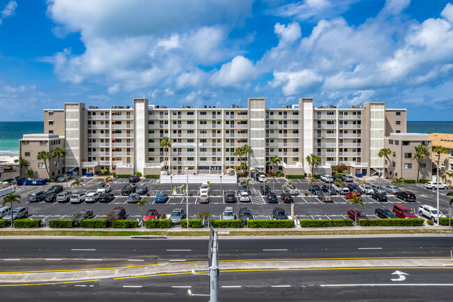 Gulf Shores Condominium in Indian Shores, FL - Foto de edificio - Building Photo