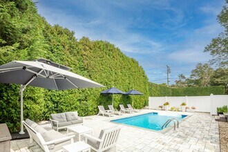 27 Tanners Neck Ln in Westhampton, NY - Building Photo - Building Photo