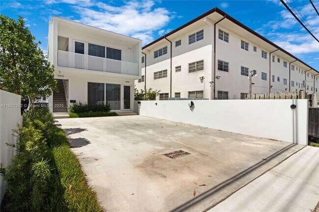 4432 W Flagler St in Miami, FL - Building Photo - Building Photo
