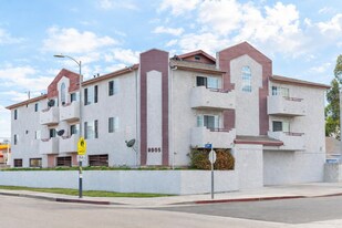 9905 S Broadway in Los Angeles, CA - Building Photo