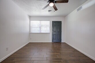 1907 Jansing St in Norman, OK - Foto de edificio - Building Photo
