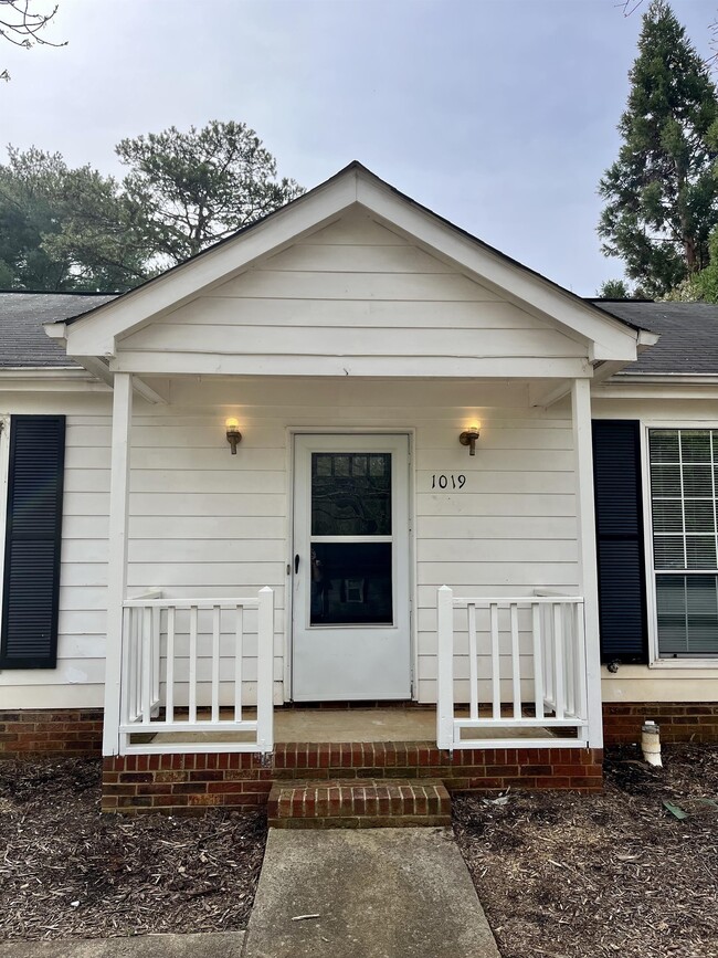 1019 Brenham Ln in Matthews, NC - Foto de edificio - Building Photo