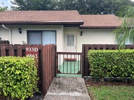 4863 Sable Pine Cir in West Palm Beach, FL - Building Photo