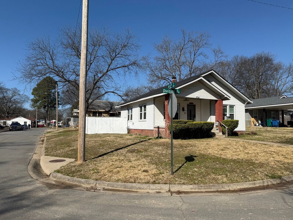 1201 Division St in North Little Rock, AR - Building Photo