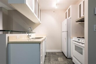 1003 Burnaby St in Vancouver, BC - Building Photo - Building Photo