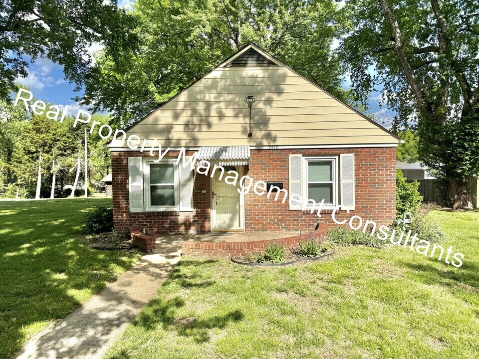 2919 S Claremont Ave in Independence, MO - Building Photo