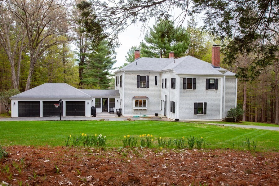 62 Pond Rd in Wellesley, MA - Building Photo