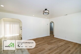 2061 Jewell Ln in Redding, CA - Building Photo - Building Photo