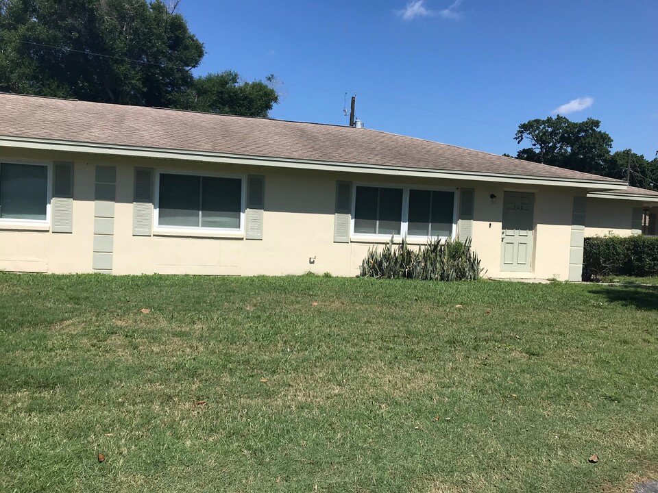 403 Margot Ct in Brandon, FL - Building Photo