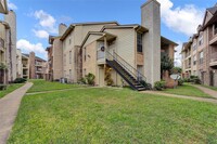 10101 S Gessner Rd in Houston, TX - Building Photo - Building Photo