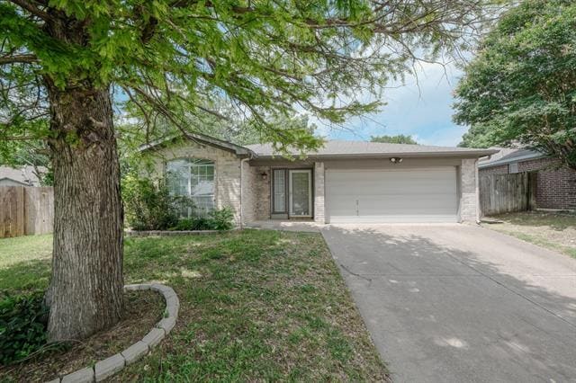 10216 Lone Eagle Ct in Fort Worth, TX - Building Photo - Building Photo