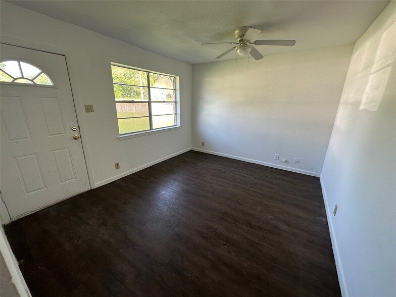 101 S Burdette Ave, Unit 103 in Sherman, TX - Building Photo