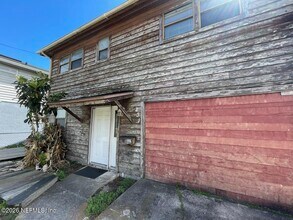 231 Hopkins St in Neptune Beach, FL - Building Photo - Building Photo