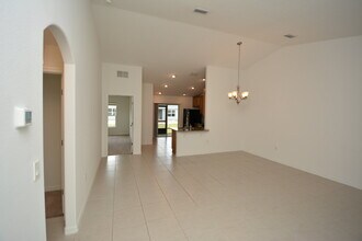 33 Rosecroft Ln in Palm Coast, FL - Building Photo - Building Photo