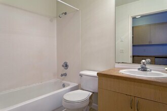 Sunrise Cascade in Seattle, WA - Foto de edificio - Interior Photo