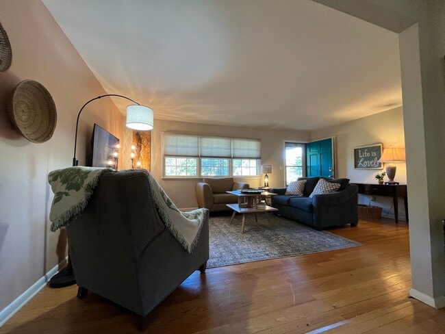 property at 2704 N Skyline Dr