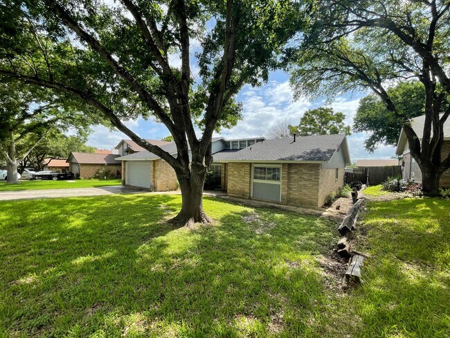 9614 Chelmsford Dr in San Antonio, TX - Building Photo - Building Photo