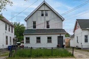 1079 E 68th St in Cleveland, OH - Building Photo