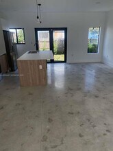 6233 NW 20th Ave in Miami, FL - Foto de edificio - Building Photo