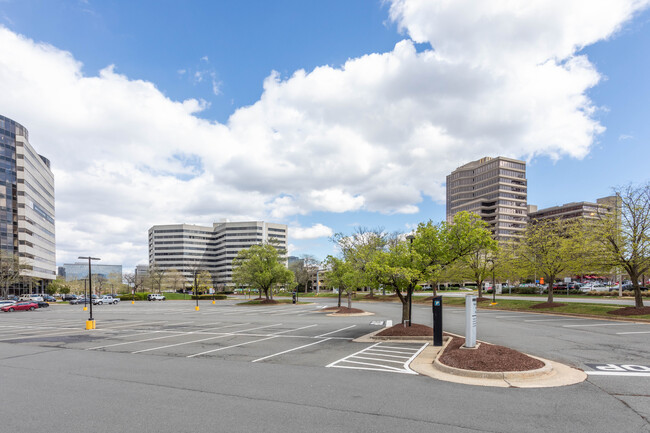 Greensboro Park Place Tower A in McLean, VA - Foto de edificio - Building Photo